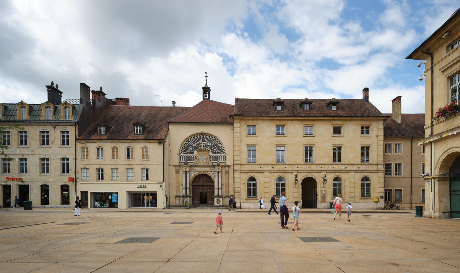 Photo de l'îlot Lallemand faite le 31/07/2025 avant démolition partielle